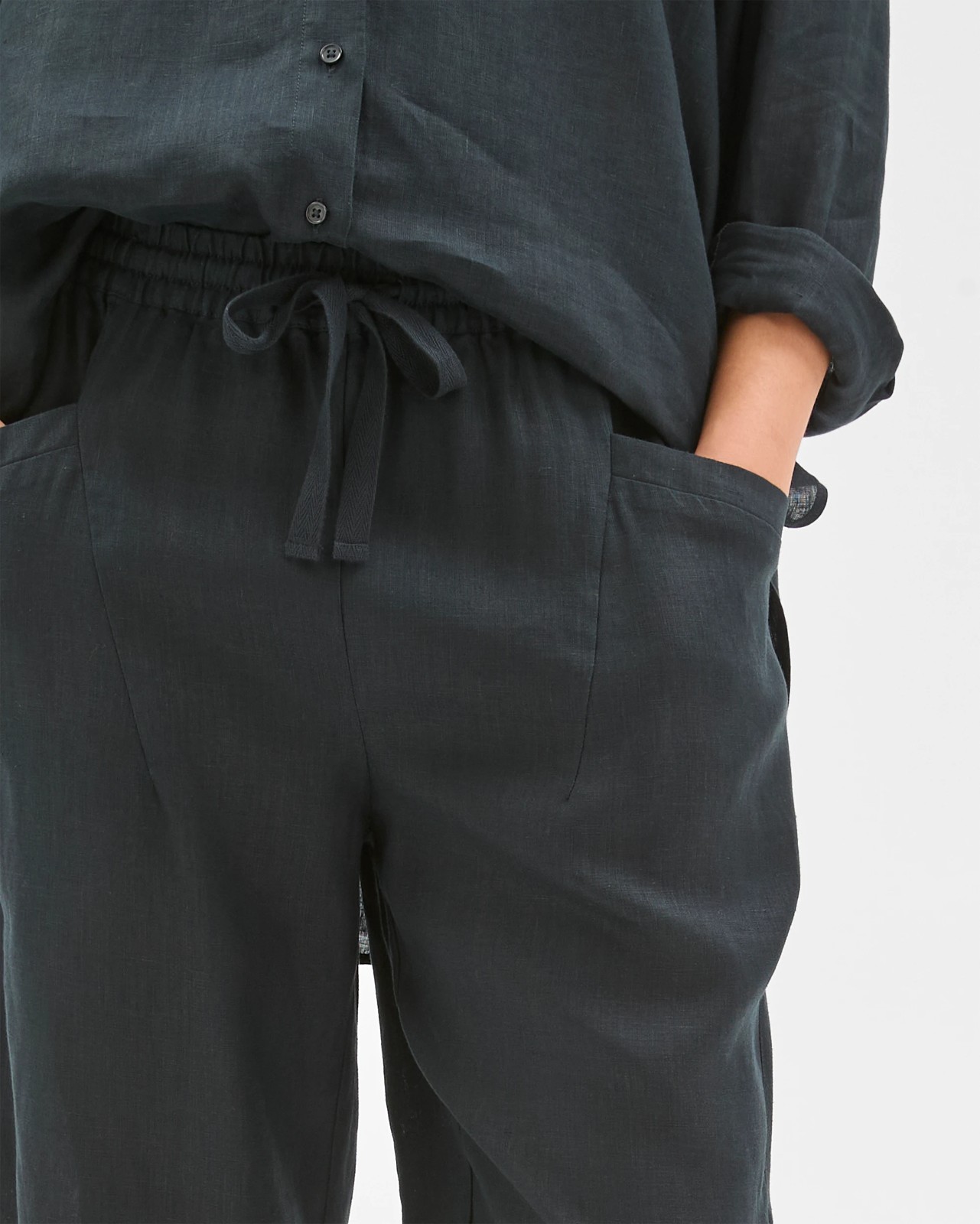 European Linen Tapered Pants - Black 5 of 6