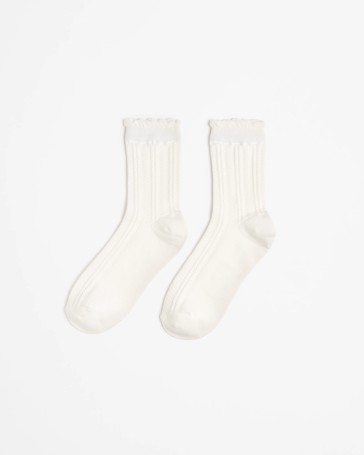 Embossed Cable Crew Socks