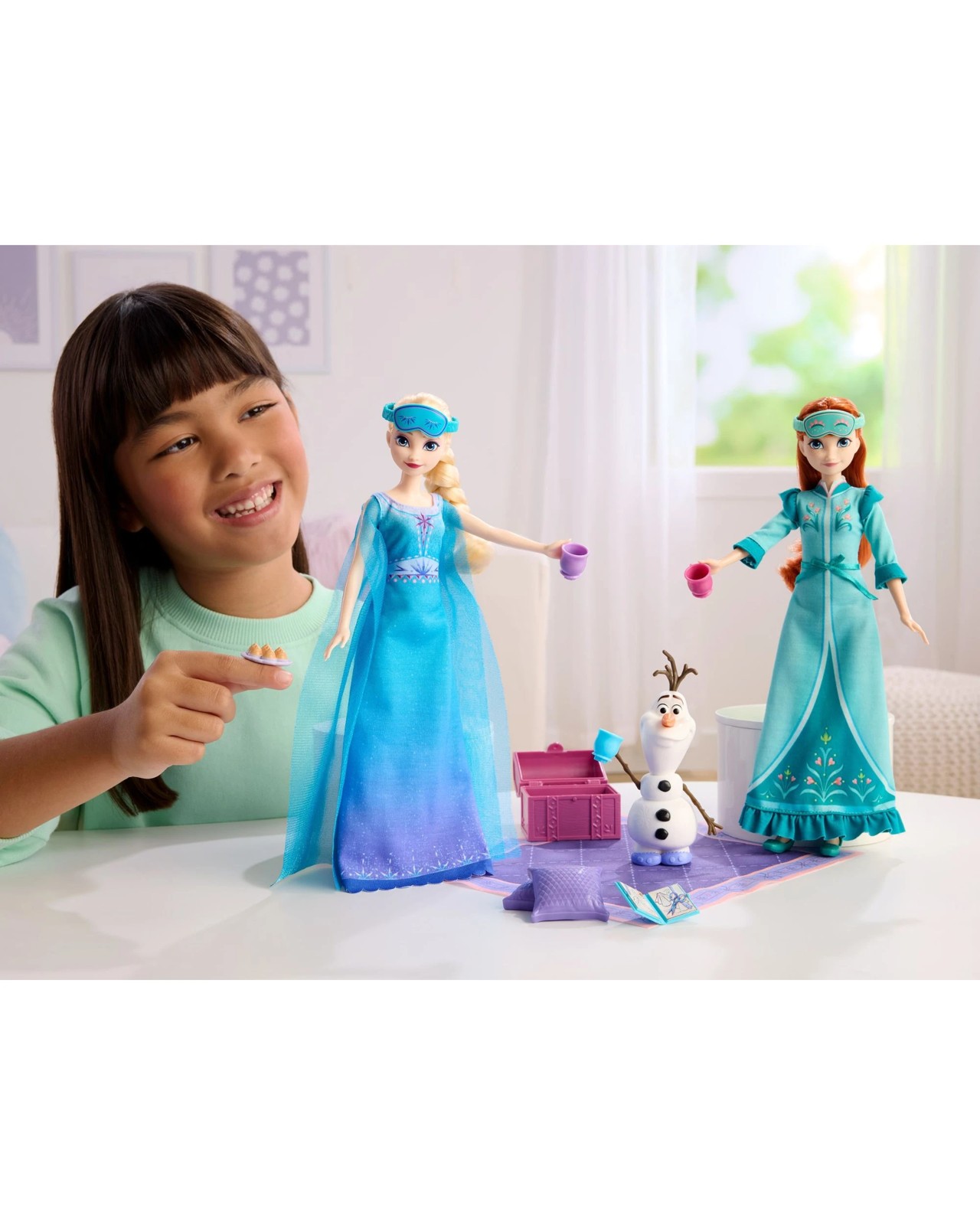 Disney Frozen Slumber Sister Set with Anna & Elsa Fashion Dolls 6 of 6