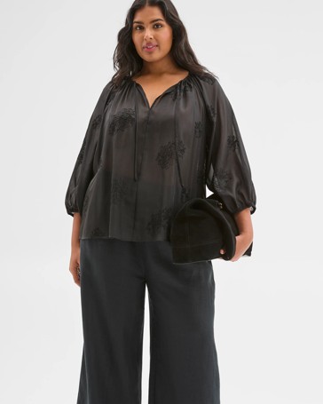 Plus Size 3/4 Sleeve Applique Detail Blouse