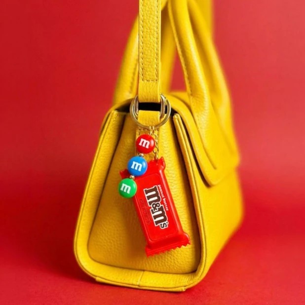 M&M’s Read My Lips Lip Balm and Bag Charm 4g - Peanut Butter Flavoured 3 of 3